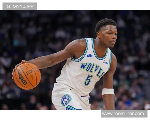 爱德华兹分享夏季训练心得强调低位进攻应对包夹挑战